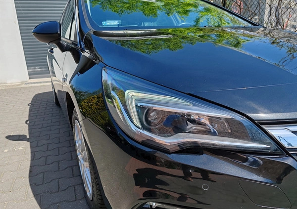 Opel Astra cena 55800 przebieg: 94000, rok produkcji 2019 z Karczew małe 232